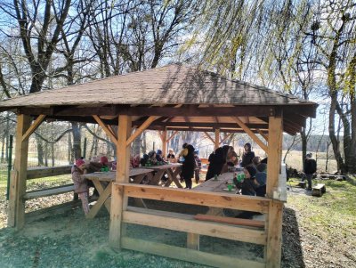 Mali turyści w Majdanie Ostrowskim